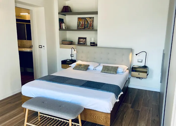 Via Castello, Como, * Brienno